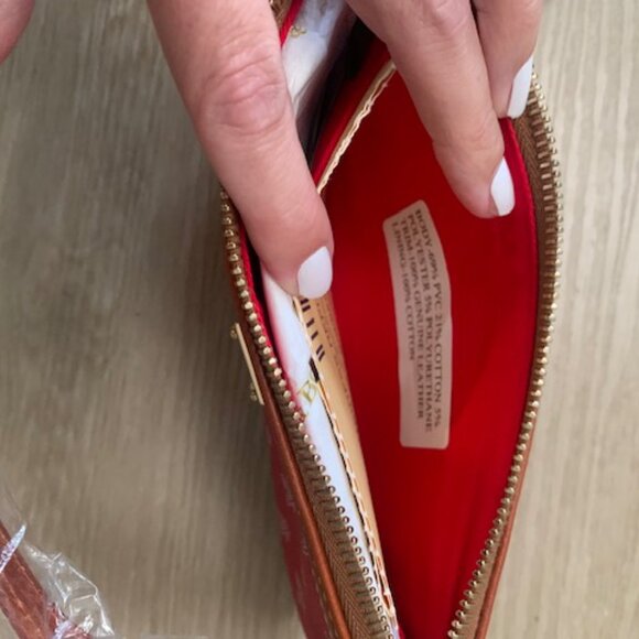 ❤️⚾️✨ Dooney & Bourke Angels Small Wristlet / Mini Purse ✨⚾️❤️ - Picture 4 of 9